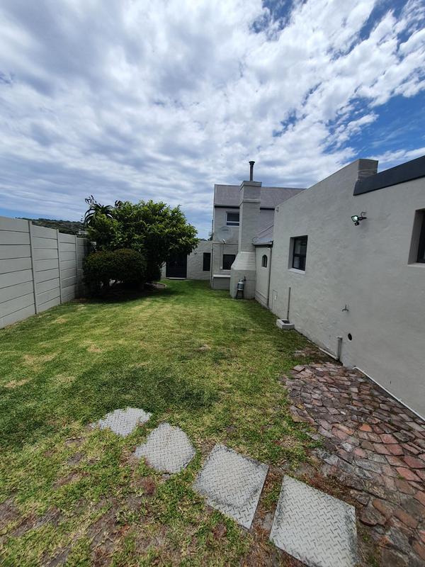 To Let 5 Bedroom Property for Rent in San Michel Western Cape